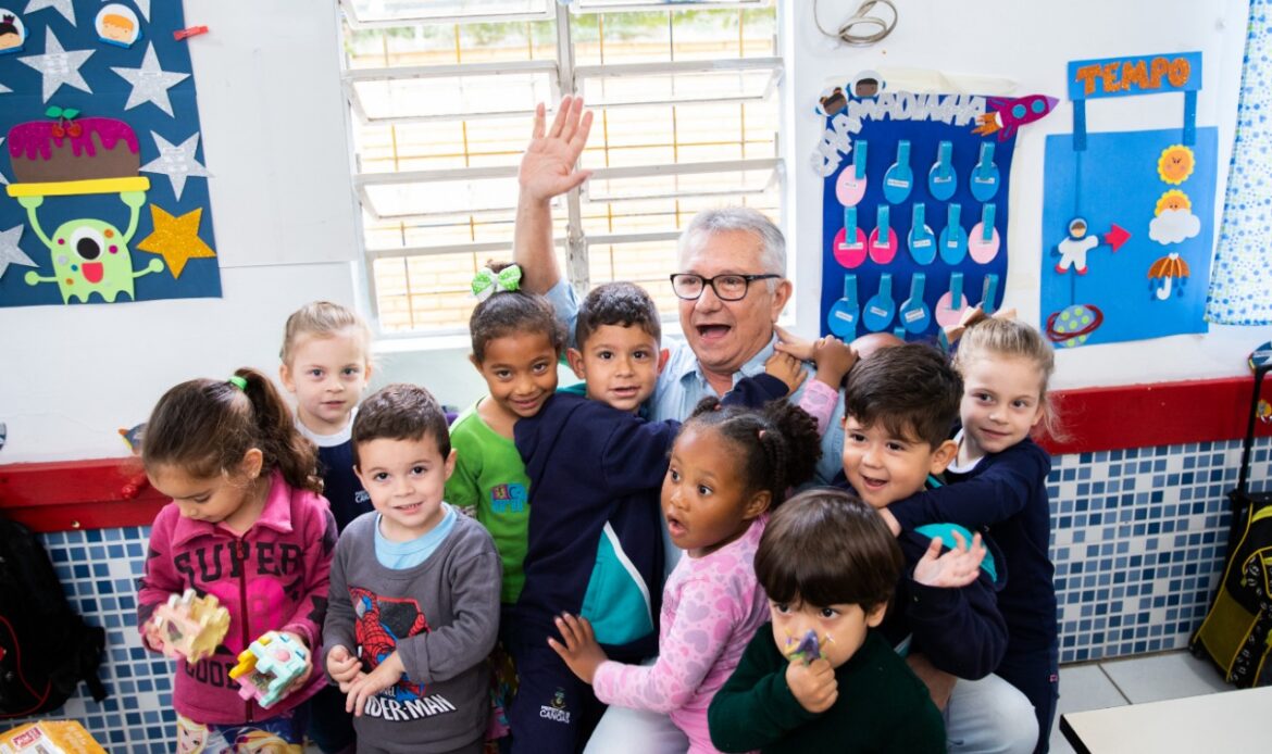 O Prefeito Busato mudou a realidade das escolas com reformas, tecnologia e cuidado com os profissionais