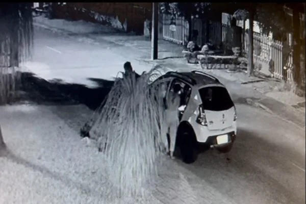 Personal espanca morador de rua após flagrar traição de mulher