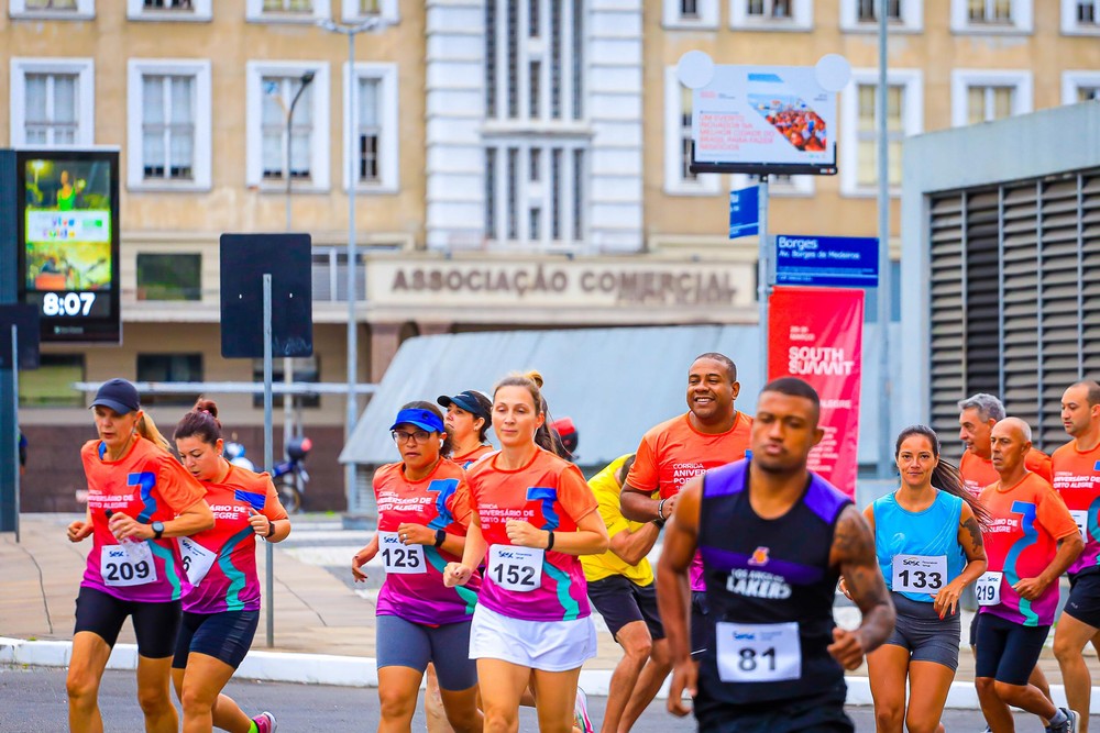 Corrida reúne mais de mil pessoas em comemoração ao aniversário de Porto Alegre