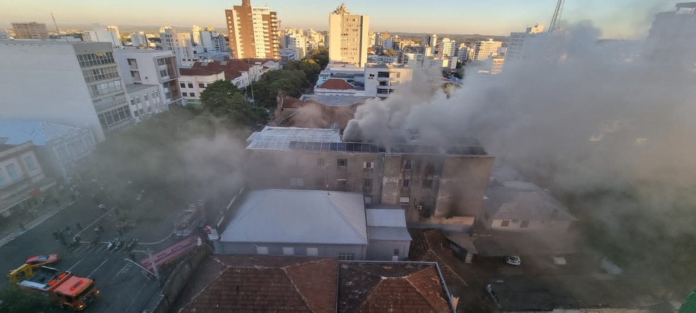 Incêndio destrói loja de tecidos em Erechim;