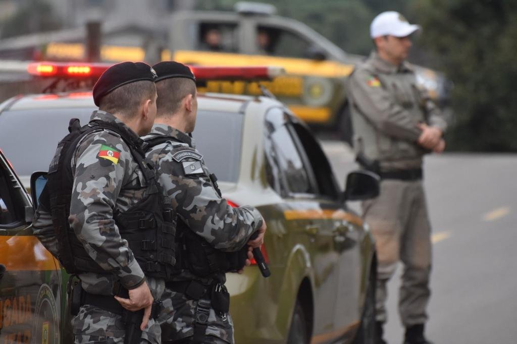 Vistoriador do Detran é preso por suspeita de receber dinheiro para facilitar regularização de veículos no RS, diz polícia