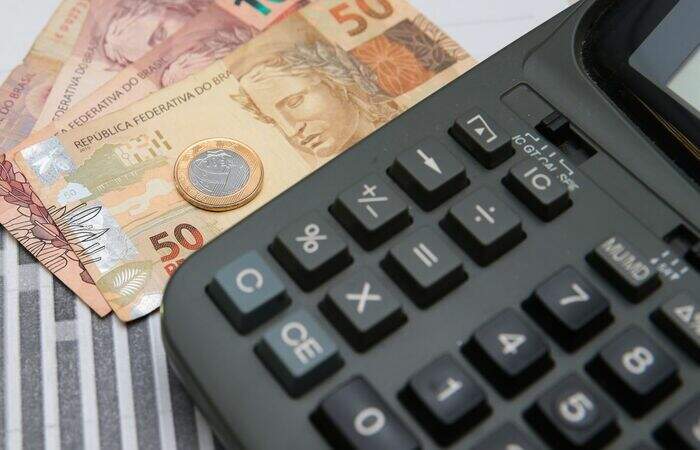 Taxa de juros bancária atinge patamar mais alto no Brasil em quatro anos