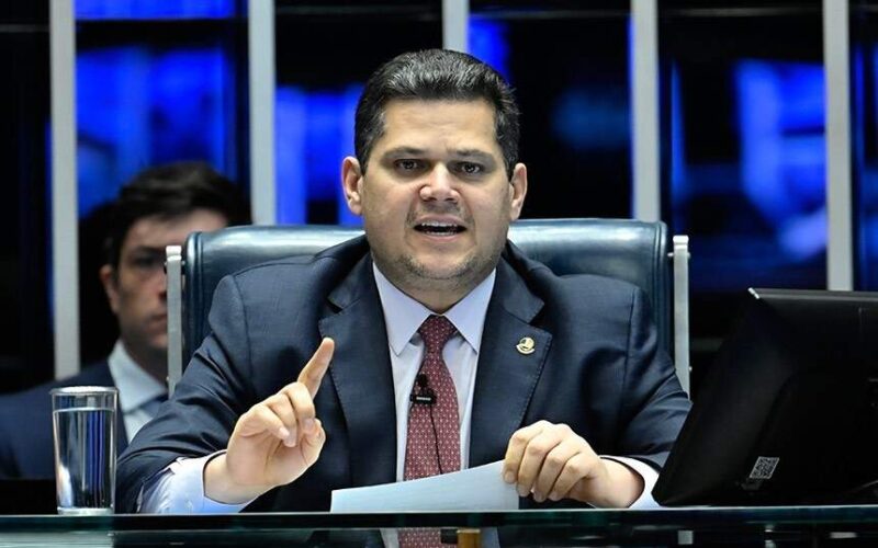 Presidente do Senado discorda de posição de Gilmar Mendes e o acusa de abuso de poder: “Prerrogativas estão sendo usadas de forma indevida”