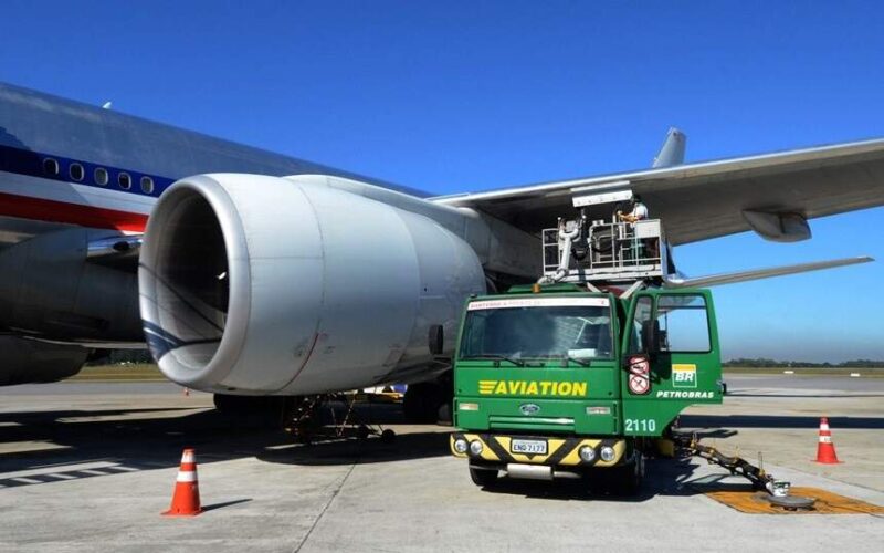 Governo implementa sistema para reduzir custos de combustível para companhias aéreas do Brasil