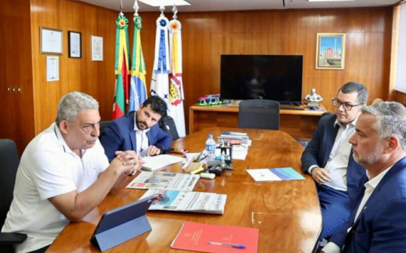 Melo discute obras de prevenção às cheias e revitalização da Usina do Gasômetro com Pimenta e Superintendente do Patrimônio da União.
