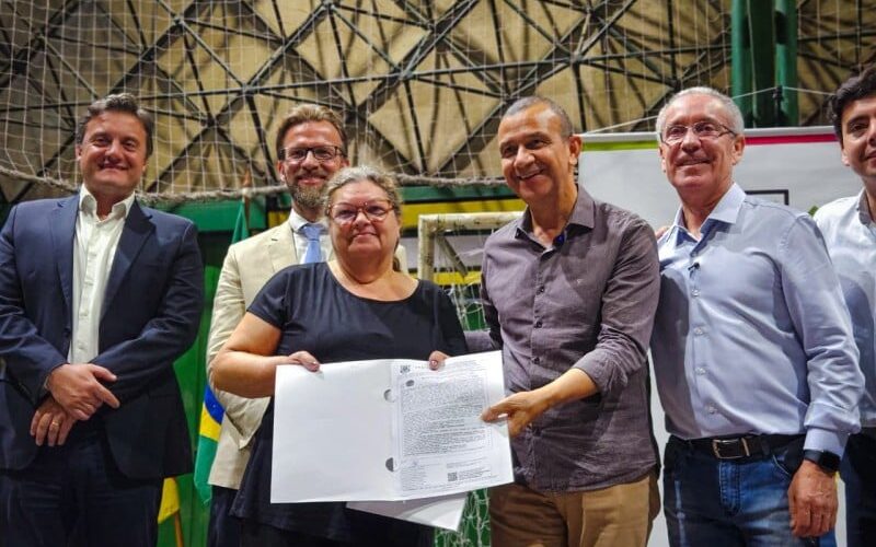 Carlos Gomes ressalta importância das escrituras da COHAB como garantia do sonho da casa própria