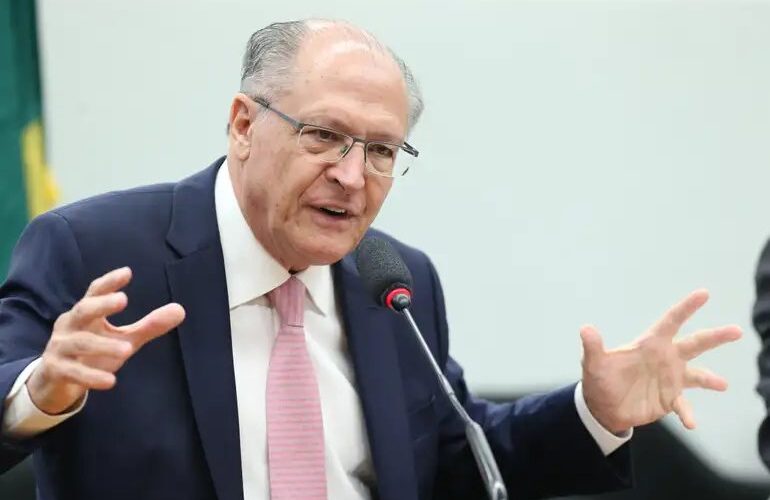 Alckmin: gripe aviária restrita ao RS, protocolos seguidos