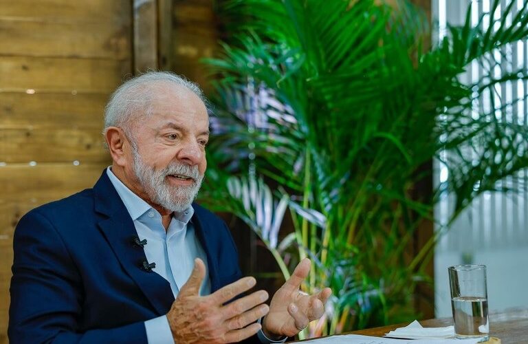 Lula aponta importância da busca por independência do dólar em negociações internacionais