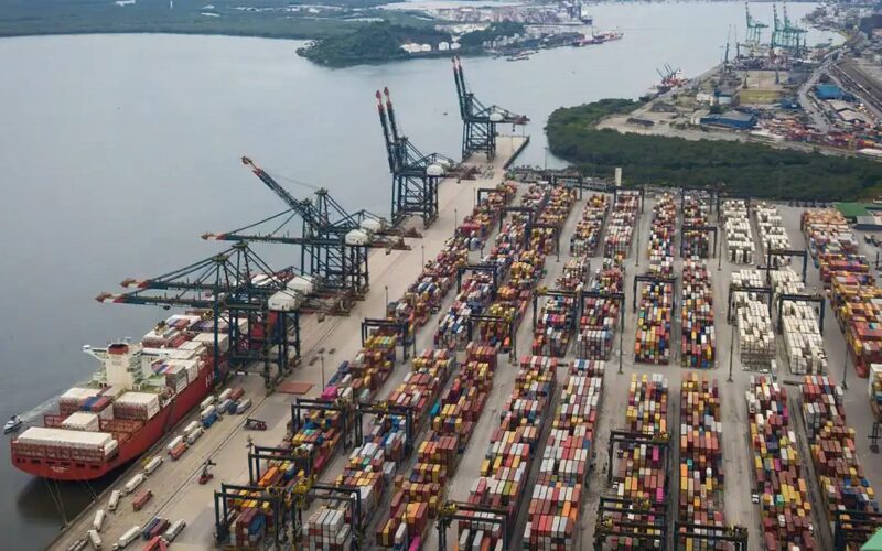 Setores do agronegócio brasileiro aguardam ansiosamente retomada das vendas para os Estados Unidos após redução de impostos.