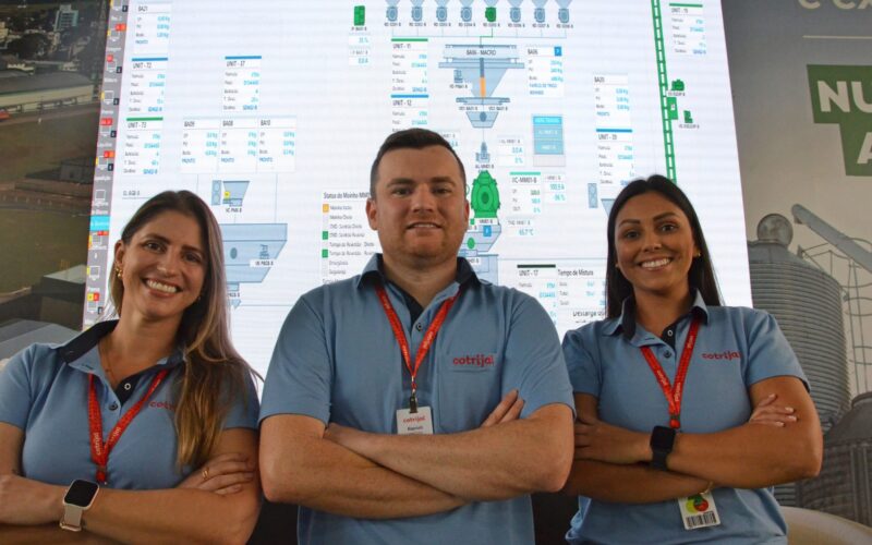 Cotrijal inova ao transmitir ao vivo produção da Fábrica de Rações durante a Expodireto