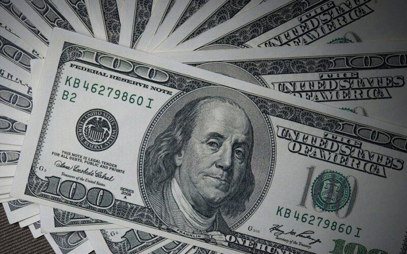 Cotação do dólar atinge menor valor em 20 meses, a R$ 5,17; Bolsa brasileira alcança nova marca histórica