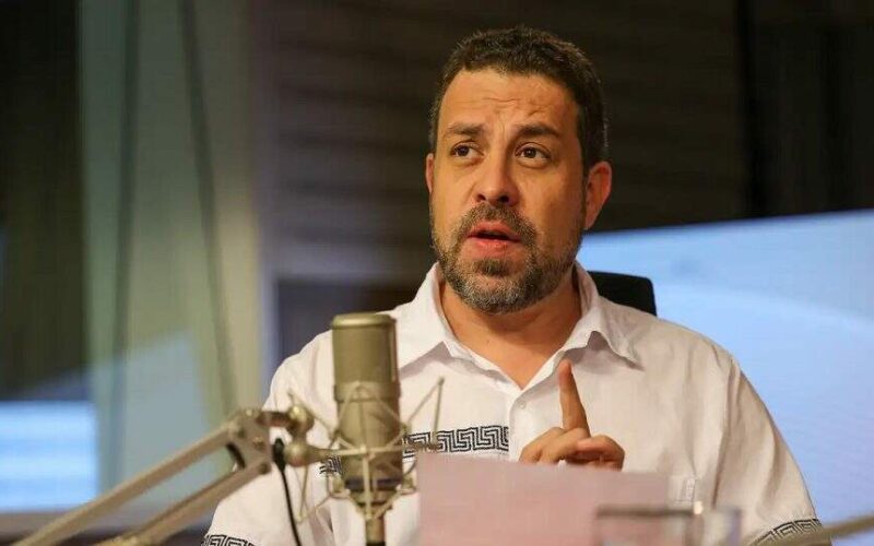 Declaração de Guilherme Boulos: Postura moderada de Flávio Bolsonaro é ridícula