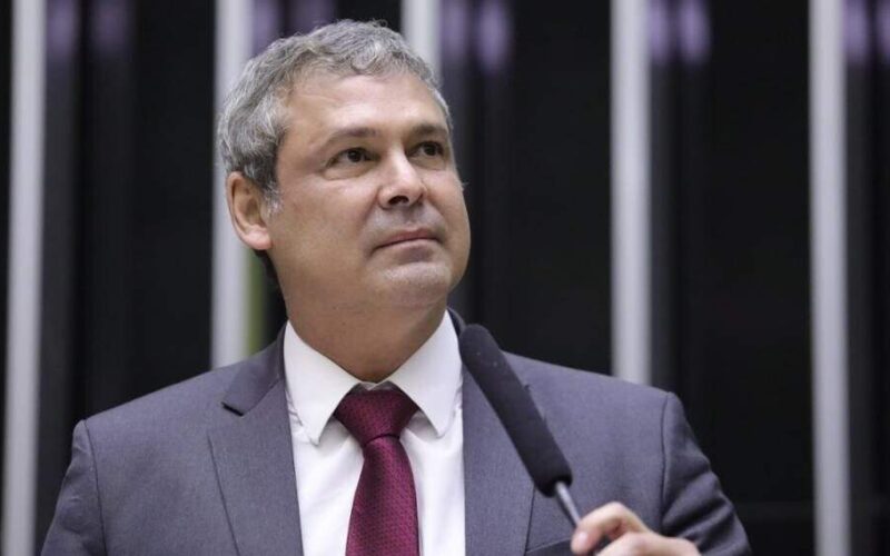 Deputado do PT exige investigação sobre conduta negligente do presidente do Banco Central no escândalo da Master