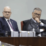 Em meio à crise, presidente do Supremo cancela sessão plenária da Corte