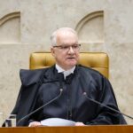Ministro Edson Fachin tira Alexandre de Moraes da relatoria do inquérito das Fake News e assume o caso em meio à crise no Supremo