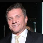 Pai de Vorcaro quer ir para prisão domiciliar