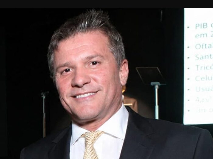 Pai de Vorcaro quer ir para prisão domiciliar