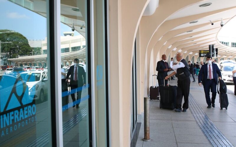 Crescimento de 2,5% marca aumento no tráfego aéreo de passageiros em agosto no Brasil