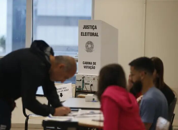 Rejeição em alta e apatia do eleitorato estimulam campanhas e geram preocupação com a abstenção