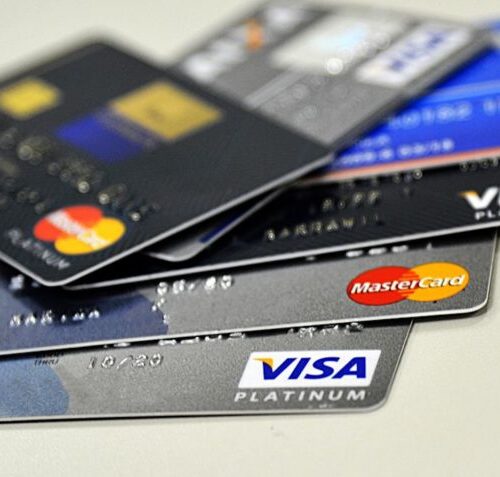 Taxa média do crédito rotativo atinge 444,9% ao ano